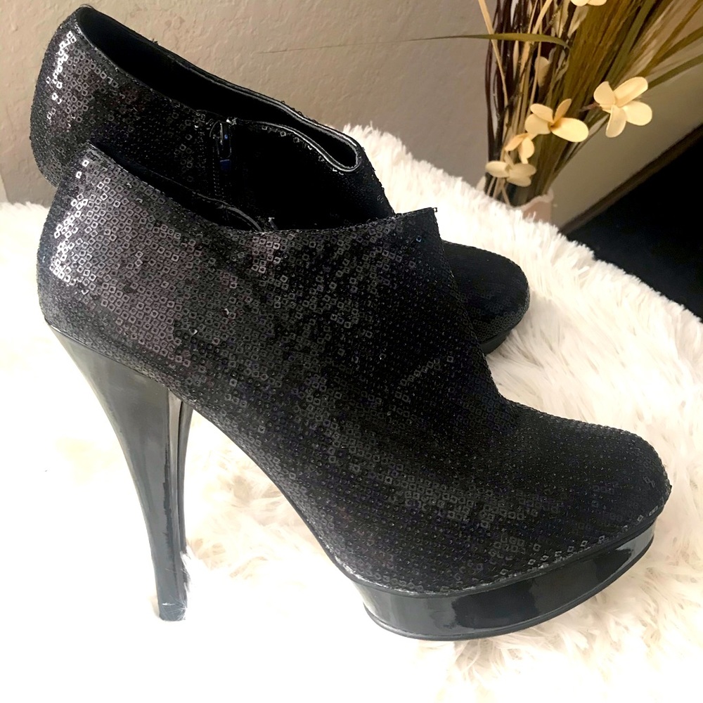 Olsenboye size 10M 6inch sequin bootie heel.